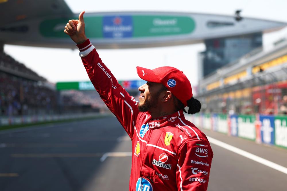 重庆球迷邀请“铁帅”李章洙吃火锅：李章洙很喜欢重庆的麻辣