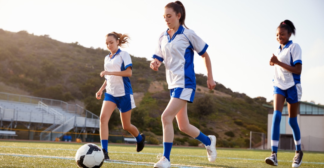 骑车危险行为引热议，功德木鱼再破碎